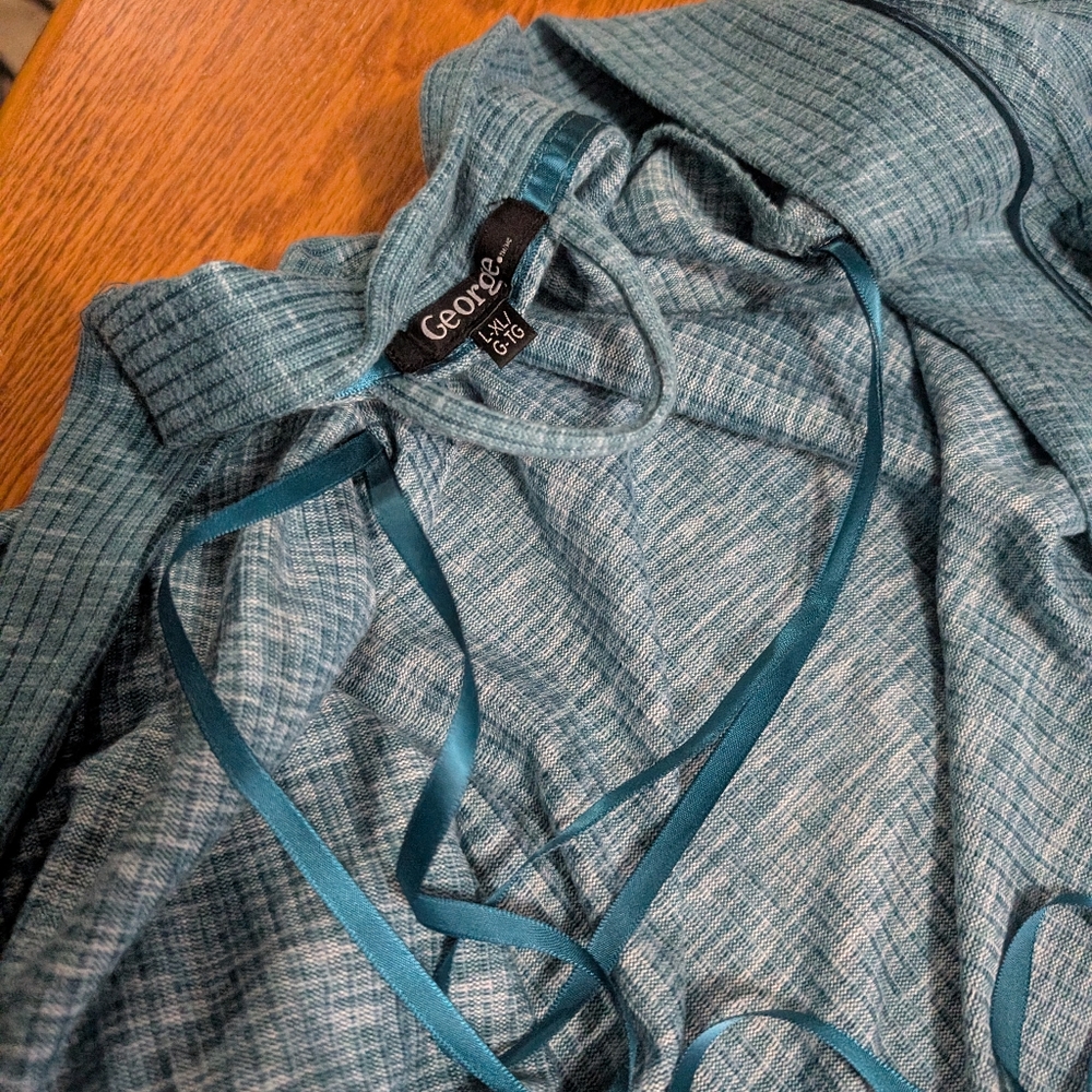 Green Robe L/XL (I04) - Picture 12 of 12